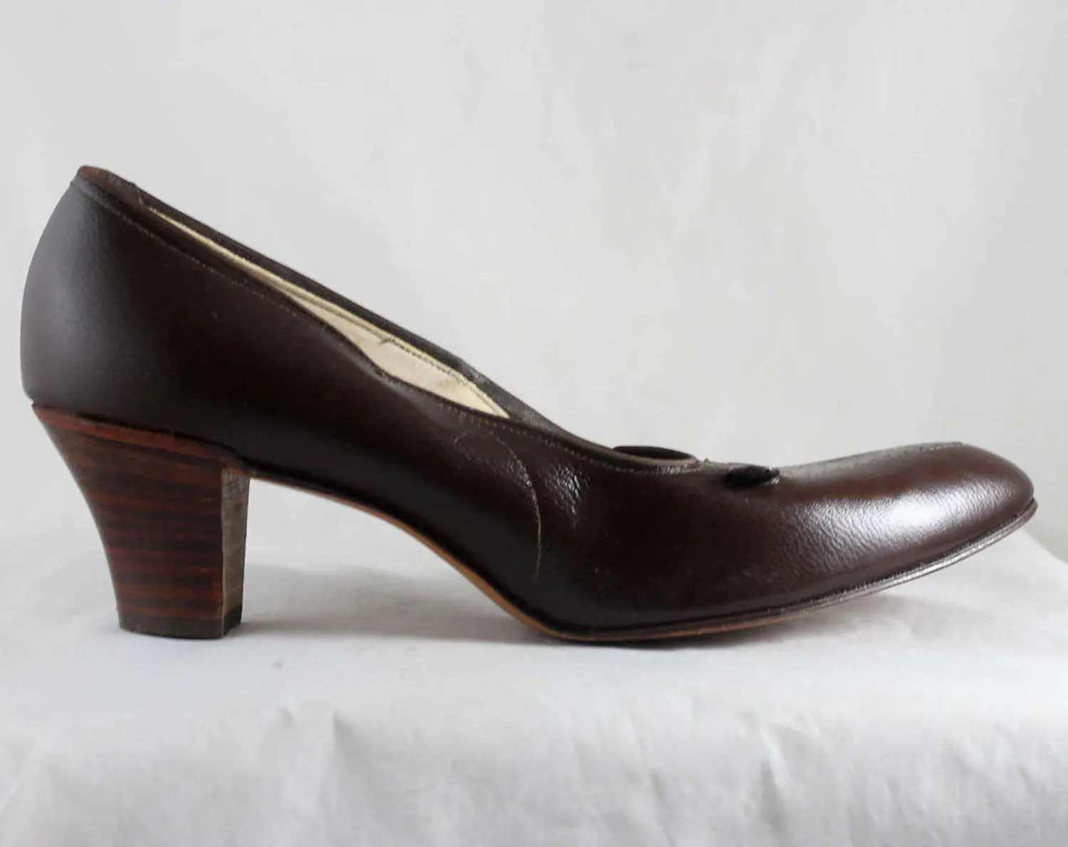Size 8.5 Shoes - Unworn 1960s Cognac Brown Leather Pumps - 8 1/2 AA Narrow - 60s Chic Secretary Style - Point Toe - NOS 60s Deadstock
